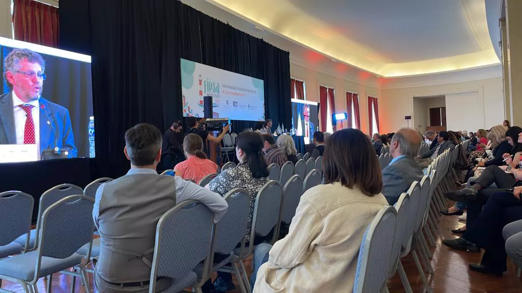 921f3730-2c7d-4d1a-adeb-8c69457c97d6