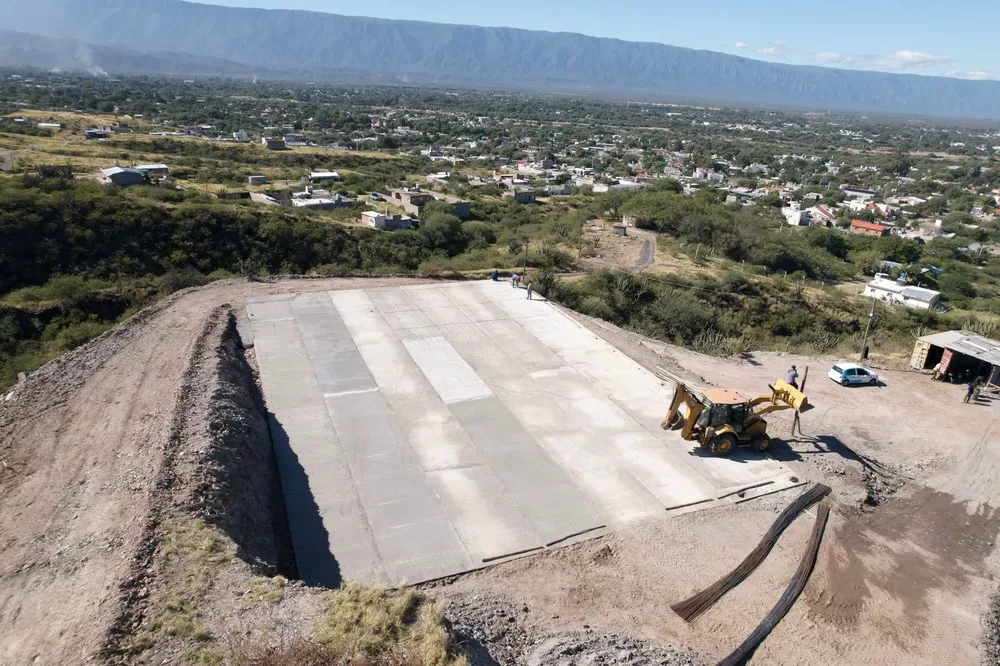 f2478693-4301-4a73-9de2-0b3dab81a50e