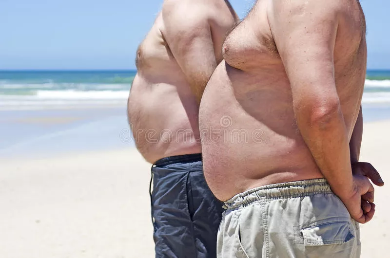 dos-hombres-gordos-en-la-playa-13301063