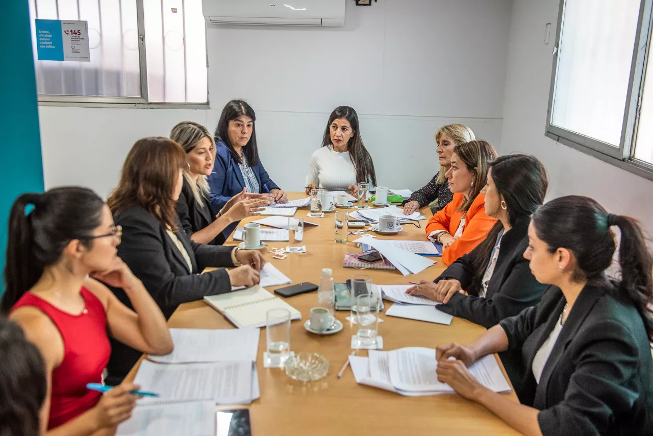 Junto a la ministra de Educación