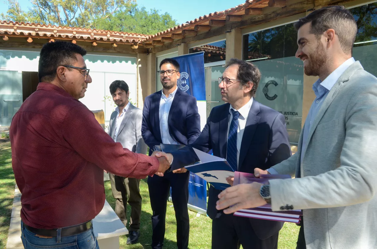 0f17b3df-6f3a-403b-8628-30e08619a93d