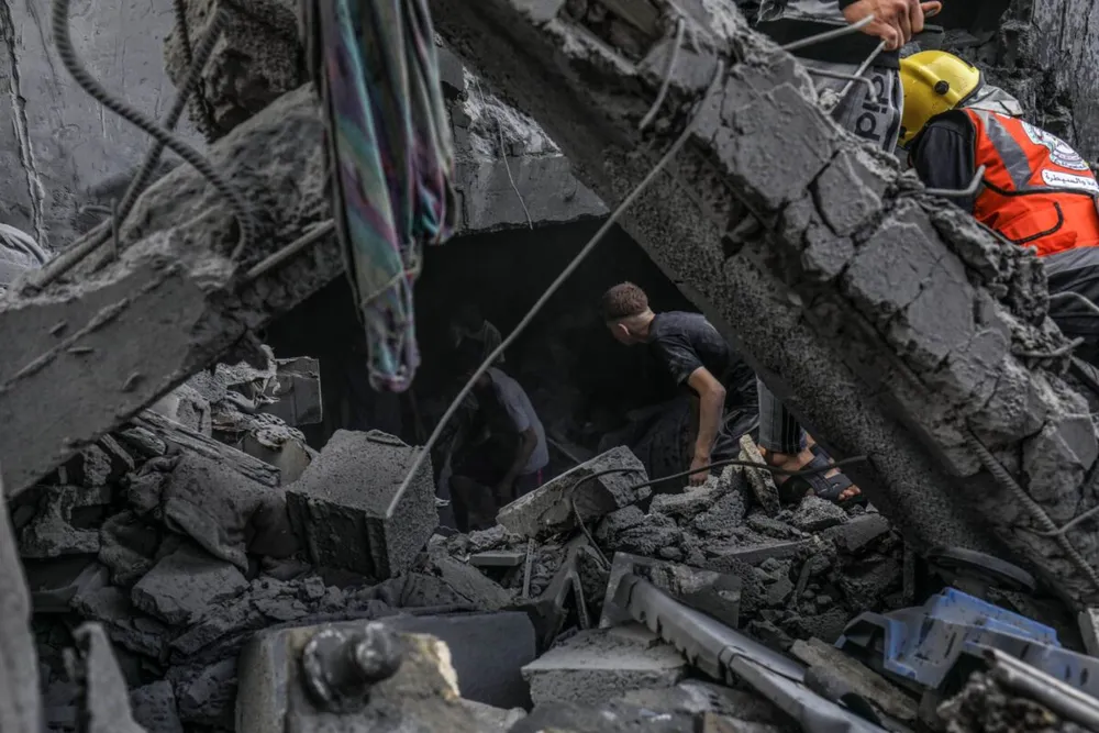 gaza-denuncia-mas-de-500-muertos-por-un-bombardeo-israeli-en-un-hospital-en-el-norte-de-la-franja-scaled-e1697569886229jpg