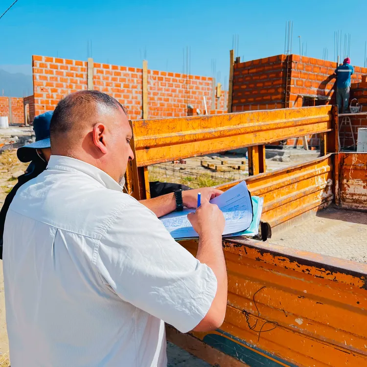 Operativo oficial de control en empresas constructoras