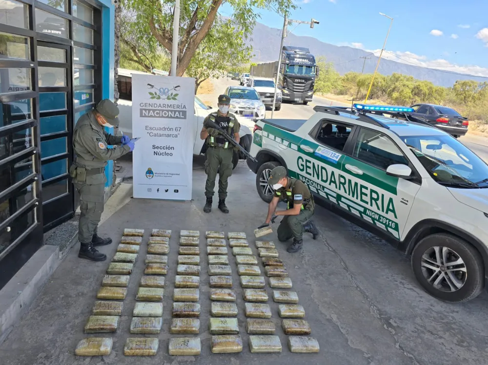 65_kilos_de_marihuana_entre_mochilas_escolares_infantiles_-_catamarca