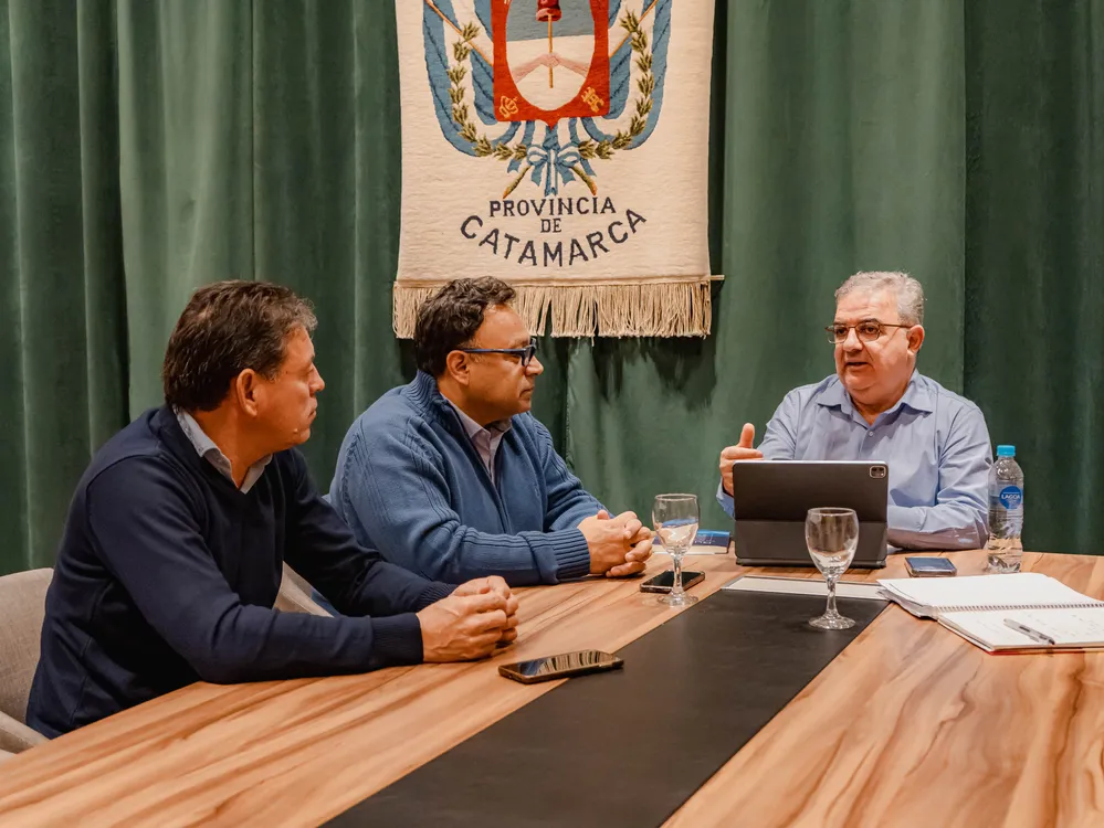 Raúl recibió a los intendentes de Londres y Belén