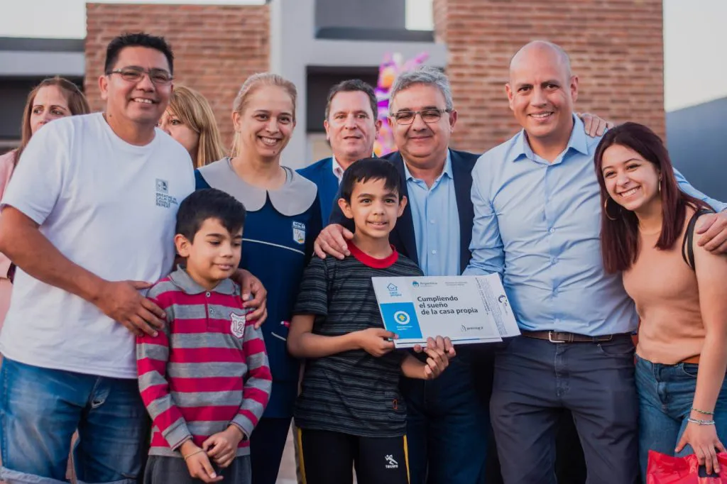 Mas-familias-recibieron-sus-viviendas-en-Valle-Chico-1-1024x682