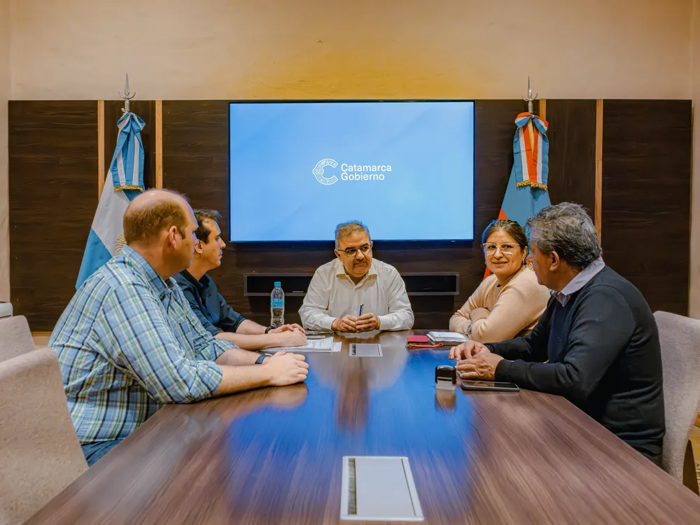 El Gobierno acordó obras para Santa María y San José