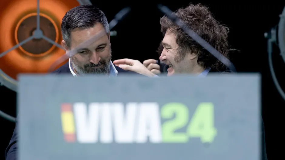 664a567e084d7_940_529!