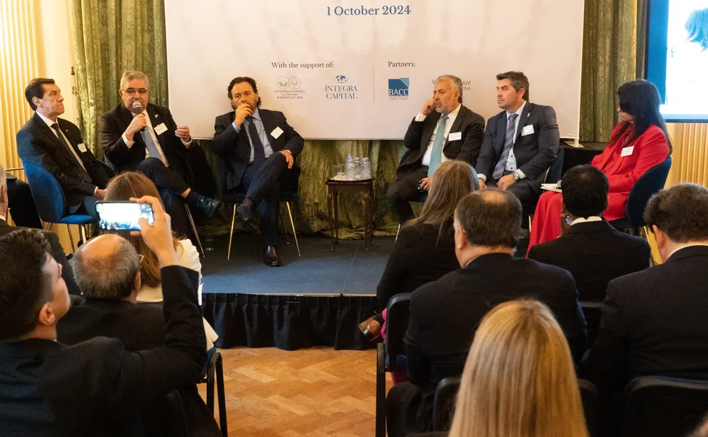 Raúl participó del “Argentina Day” en Londres para promover inversiones mineras junto a gobernadores (2)