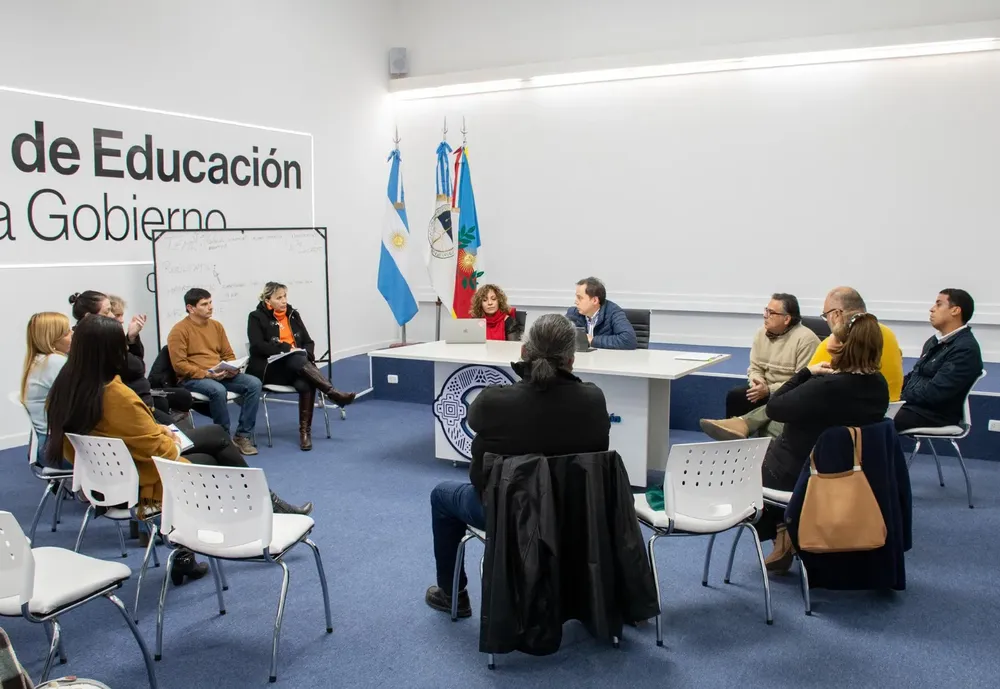 Los gremios docentes de la provincia apoyaron el proyecto de educación disruptiva (1)
