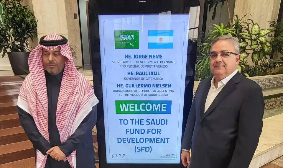 El-Gobernador-se-reunio-con-las-autoridades-del-Fondo-de-Desarrollo-Saudi-1-e1673866206688