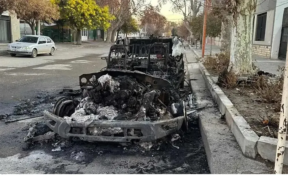 incendian camioneta de marcos rojo